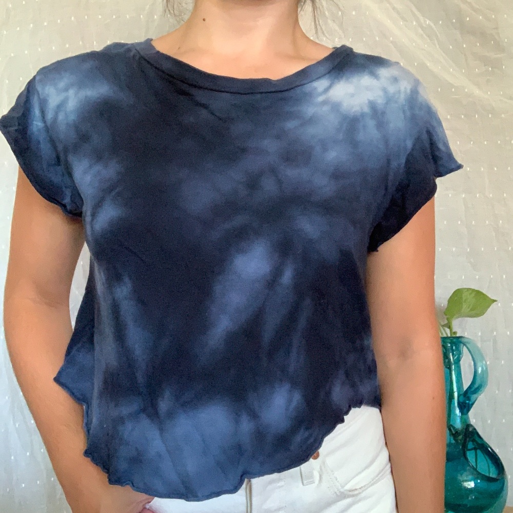 blue tie dye cropped top